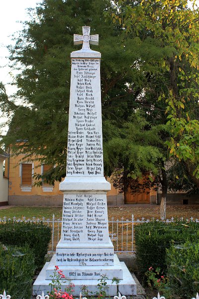 Rekasch - Denkmal.jpg